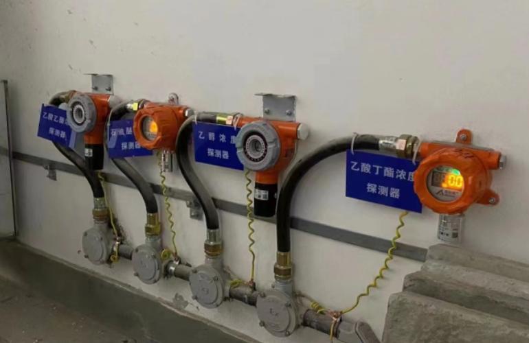 連云港甲類廠房是否可以僅設置可燃有毒氣體探測器、手報聲光，而不設置火災探測器？
